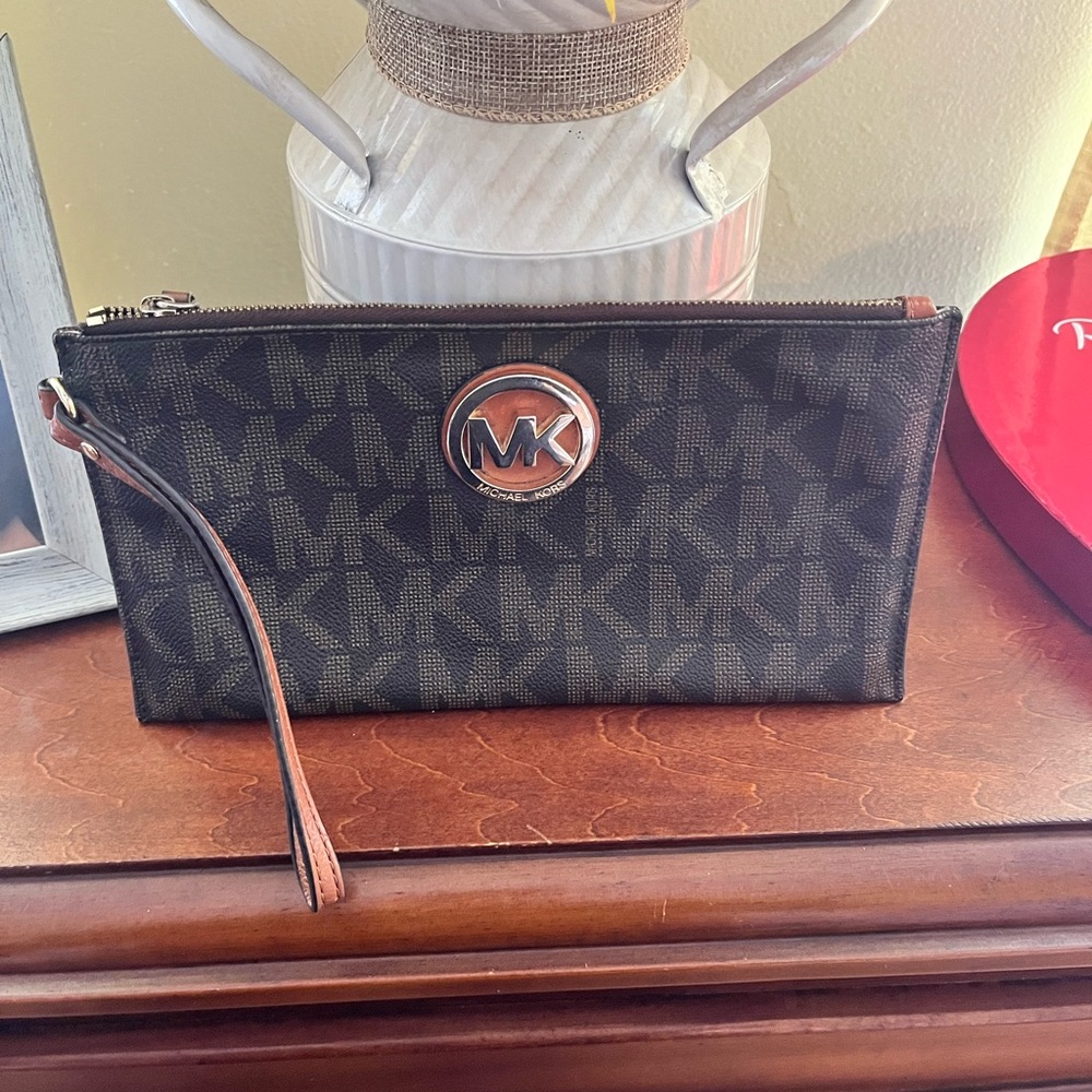 Michael Kors wristlet